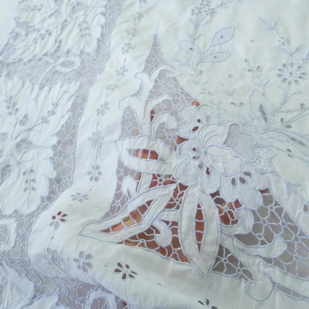 Vintage White Lace Cutwork Tablecloth Floral Madiera Embroidery Bleu White 79x64